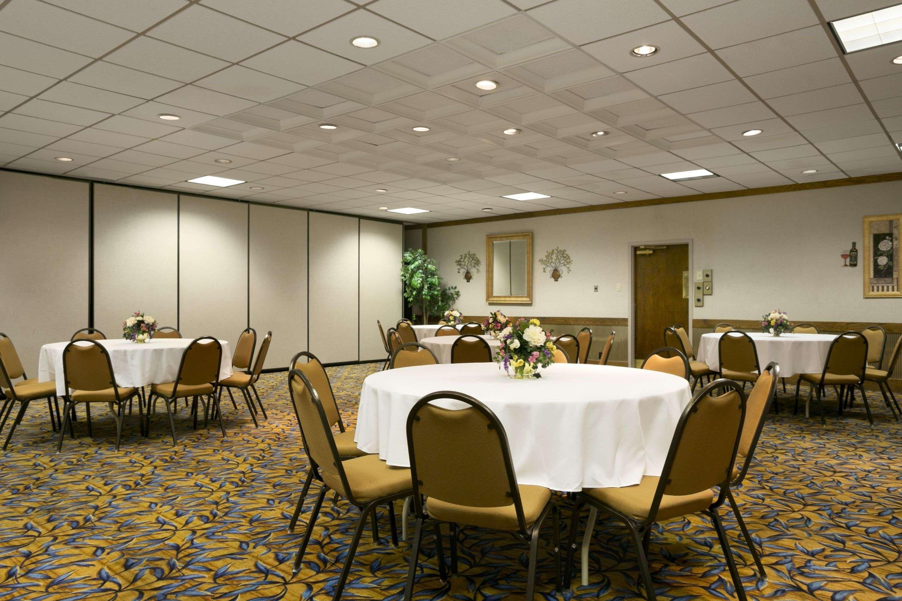 Days Inn By Wyndham Sidney Oh Экстерьер фото