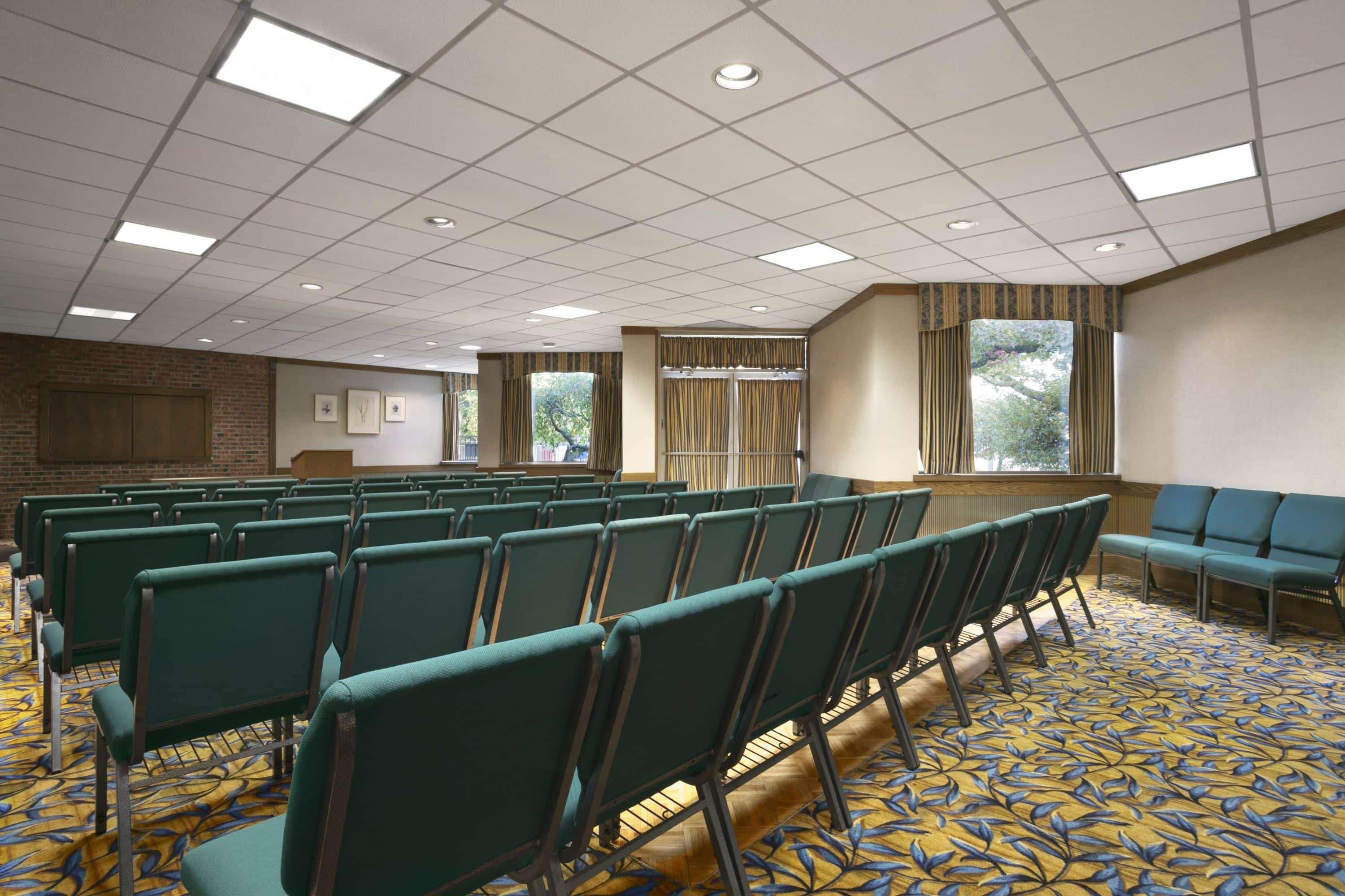 Days Inn By Wyndham Sidney Oh Экстерьер фото