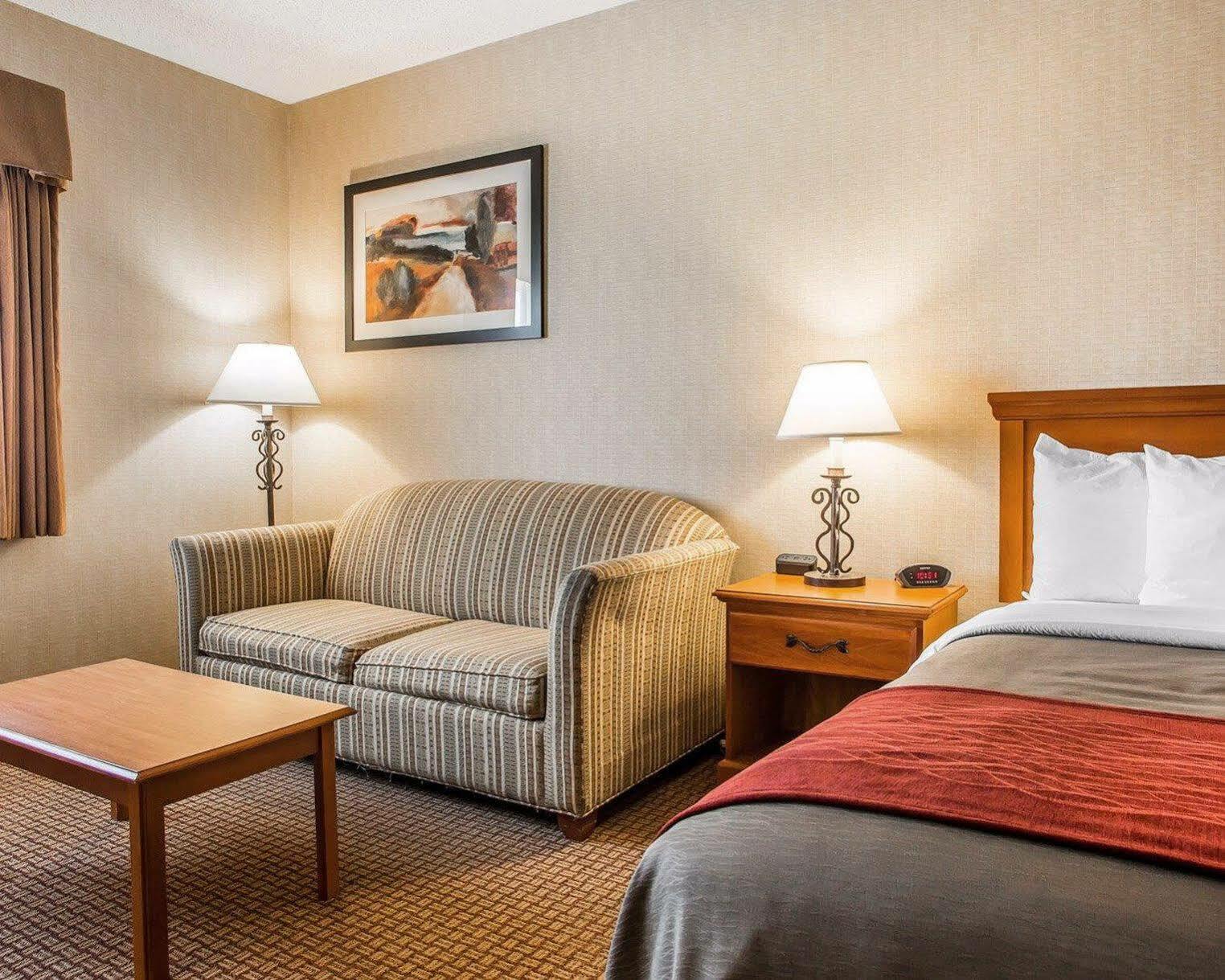 Days Inn By Wyndham Sidney Oh Экстерьер фото