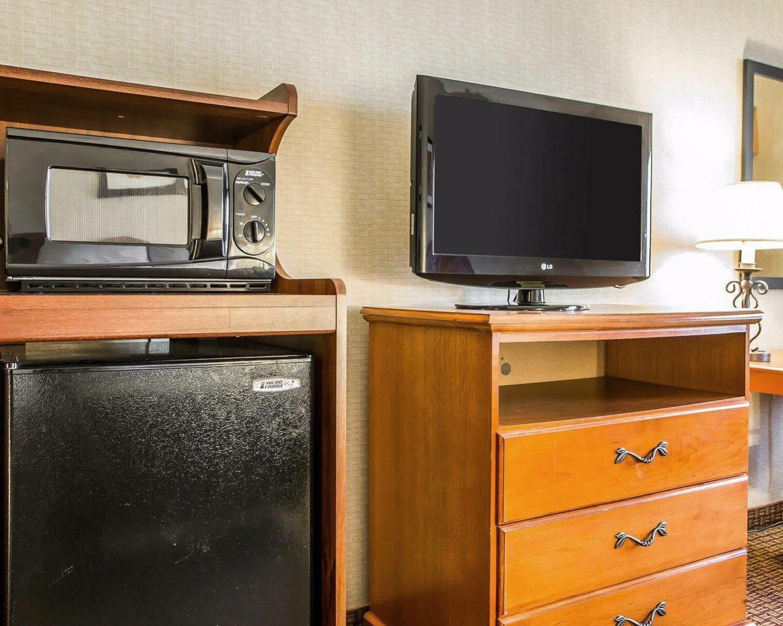 Days Inn By Wyndham Sidney Oh Экстерьер фото