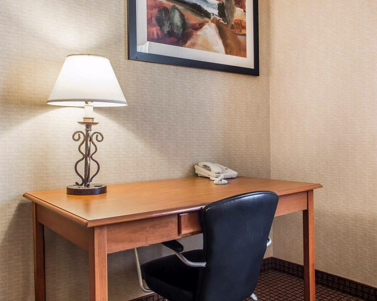 Days Inn By Wyndham Sidney Oh Экстерьер фото